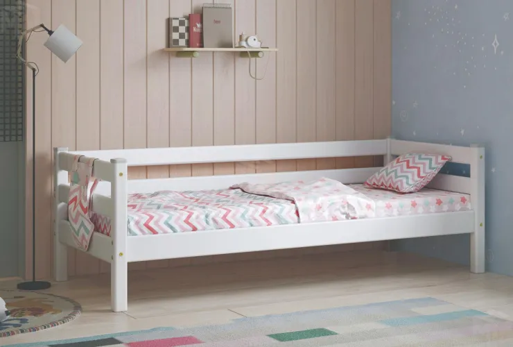 Детская кровать Соня-2 с задней защитой  Белый