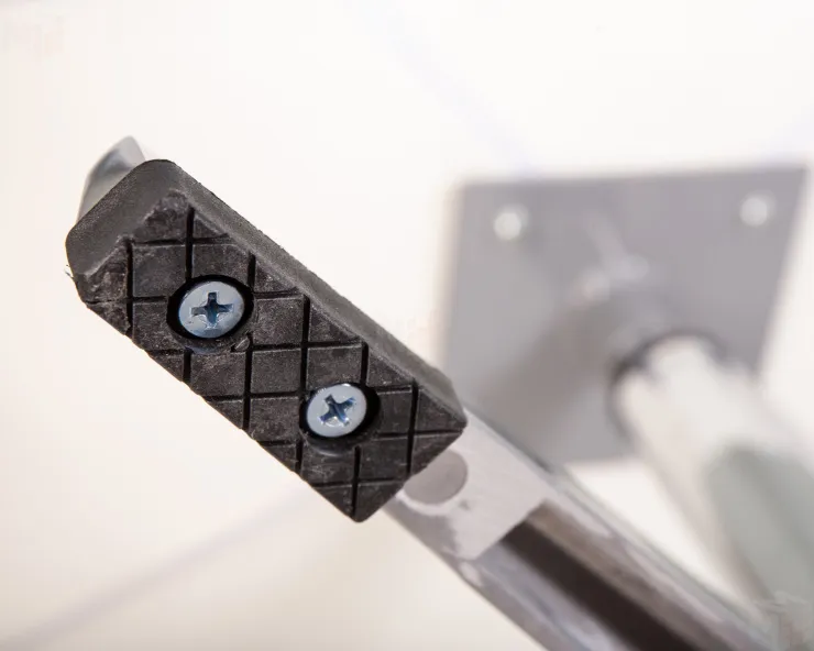 Кресло дизайнерское DOBRIN SWAN (белый кожзам P23)