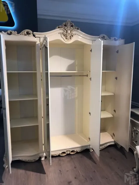 Шкаф Джоконда 3-дверный крем глянец