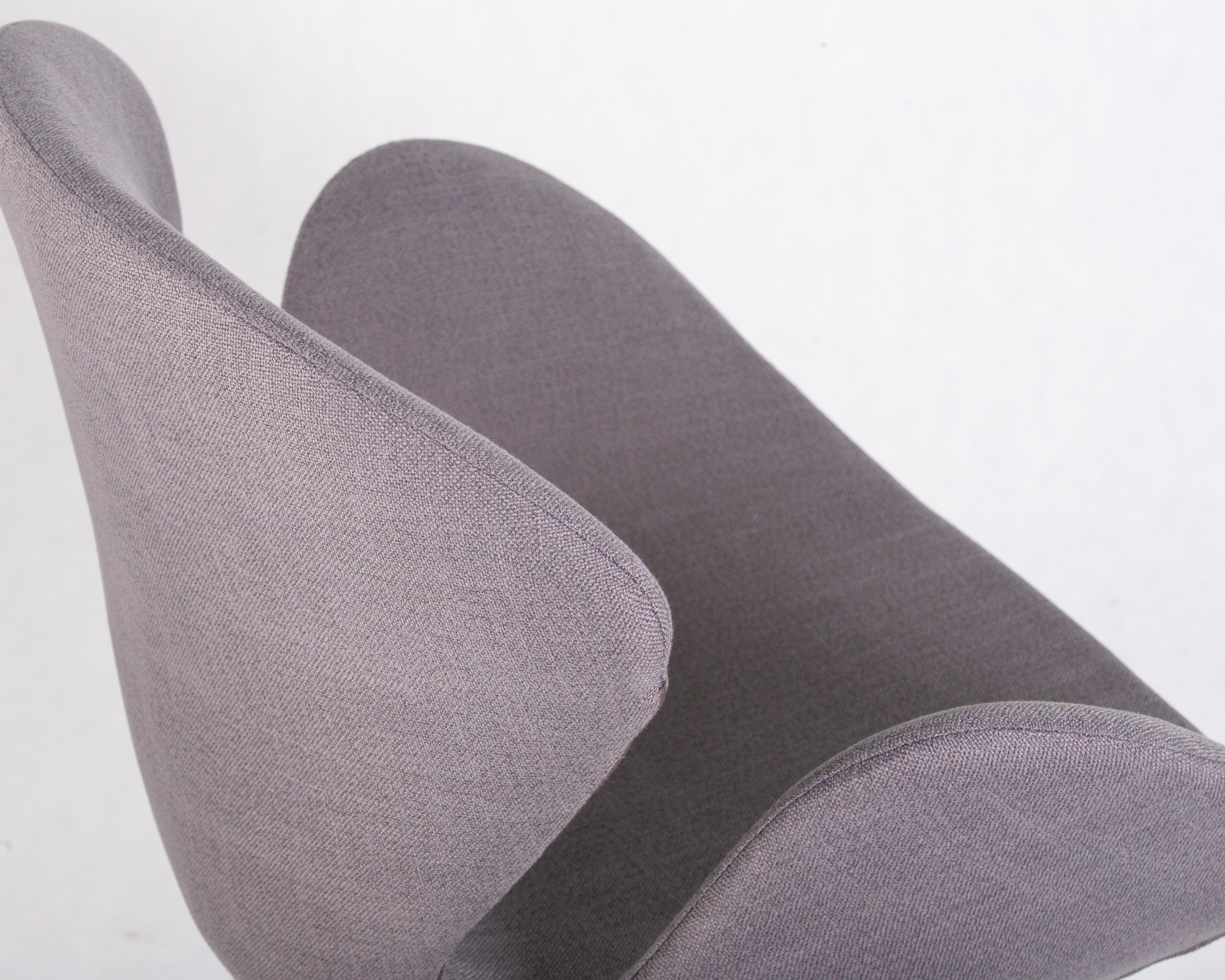 Кресло дизайнерское DOBRIN SWAN (серая ткань IF11)